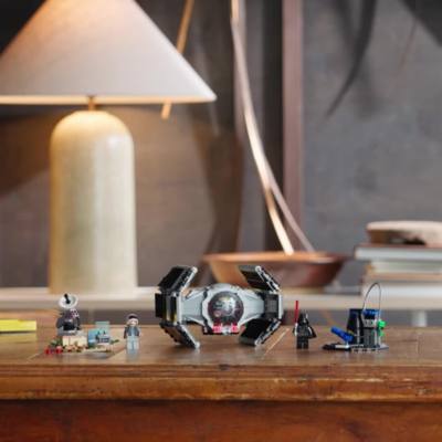 Lire la vid&eacute;o LEGO Star Wars TM SMART Play : le TIE Fighter de Dark Vador Set 75421