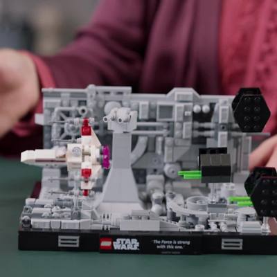 Play LEGO Star Wars Death Star Trench Run Diorama Set 75329 Video