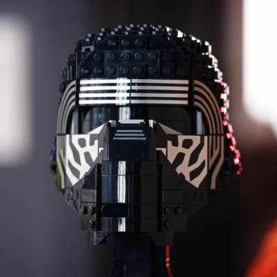 Play LEGO Star Wars Kylo Ren Helmet Set 75415 Video
