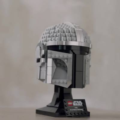 Riproduci video Set 75328 Casco del Mandaloriano Star Wars: The Mandalorian LEGO
