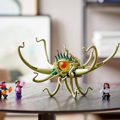 Play LEGO Marvel Gargantos Showdown Set 76205 Video