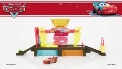 Reproducir v&iacute;deo de Mattel, set juego lavado coches cambio color preparaci&oacute;n carrera, Disney y Pixar Cars