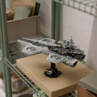 Play LEGO Marvel The Avengers Helicarrier Set 76295 Video