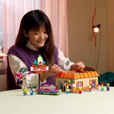Play LEGO The Simpsons: Krusty Burger Set 10352 Video
