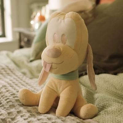 Disney Store - My First Mickey 2023 - Kuscheltier Video abspielen