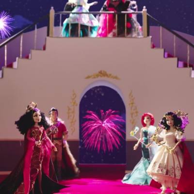 Play Queen of Hearts Disney Designer Collection Midnight Masquerade Series Fashionably Late Limited Edition Doll, Alice in Wonderland Video