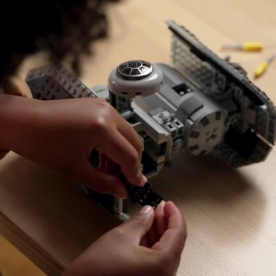 LEGO - Star Wars - TIE Bomber - Set 75347 Video abspielen