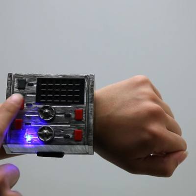 Play Star Wars Gauntlet Communicators Video