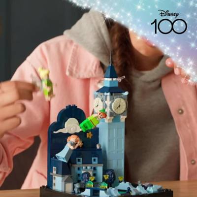 Play LEGO Peter Pan & Wendy's Flight over London Set 43232 Video