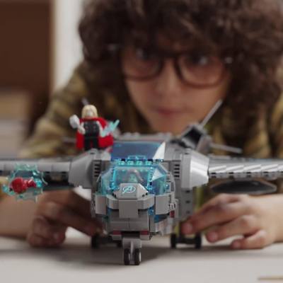 Play LEGO Marvel The Avengers Quinjet Set 76248 Video