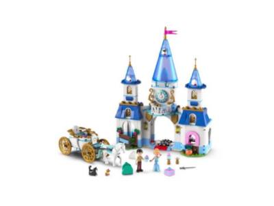 Play LEGO Disney Cinderella's Castle & Horse Carriage Set 43275 Video