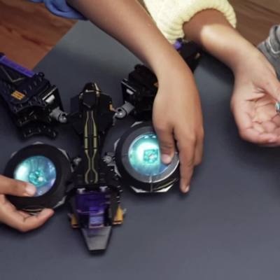 Play LEGO Shuri's Sunbird Set, Black Panther: Wakanda Forever Video