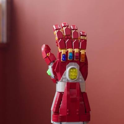 Play LEGO Marvel Nano Gauntlet Set 76223 Video