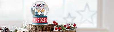 Background image of Free Mickey and Minnie 2021 Snow Globe