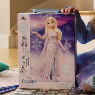 Disney Story Kollektion - Die Eisk&ouml;nigin - V&ouml;llig unverfroren - Elsa - Puppe Video abspielen