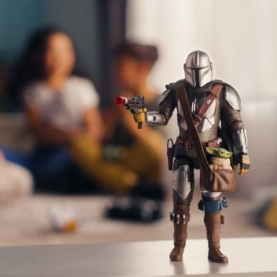 Play The Mandalorian Talking Action Figure, Star Wars - 25.5cm Video