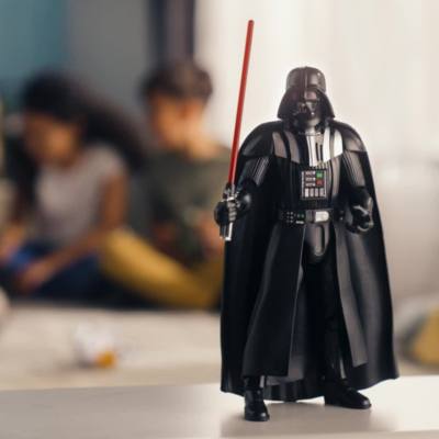Lire la vid&eacute;o Figurine Dark Vador parlante, Star Wars - 27,5 cm