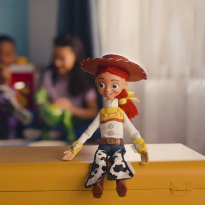 Reproducir v&iacute;deo de Figura de acci&oacute;n con voz Jessie,