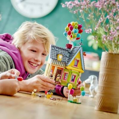 Lire la vid&eacute;o LEGO Disney et Pixar&nbsp;43217&nbsp;La maison de L&agrave;-haut